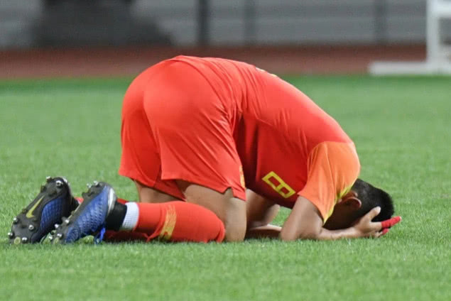 熊猫杯耻辱战-中国国青0-2泰国吃2连败，门将送乌龙大礼！