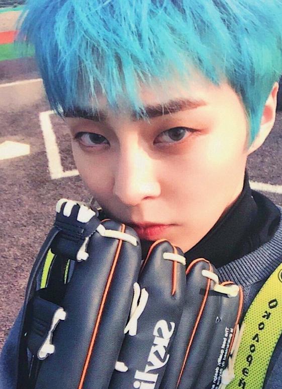 exo金珉锡被前同学揭秘,金珉锡吃摩卡面包上热搜