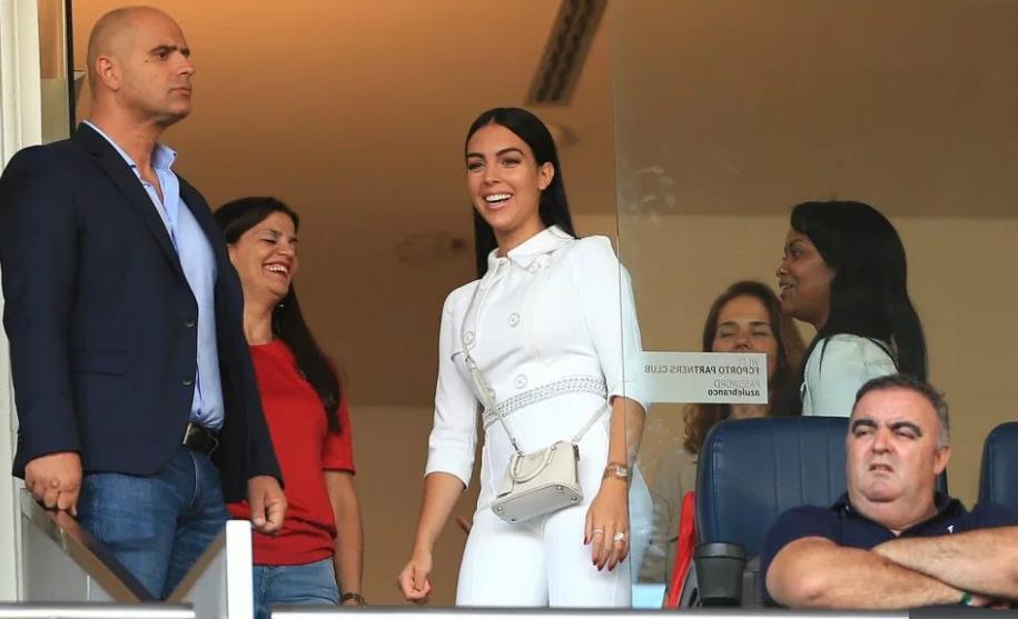 乔治娜c罗索吻,女友乔治娜与c罗视频