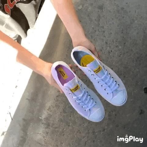 匡威米奇联名的一双鞋,匡威和米奇联名