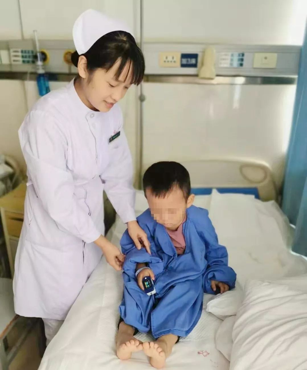 三岁的孩子不谨慎吞了一个水宝宝,一岁宝宝不谨慎吞了一颗糖怎么办