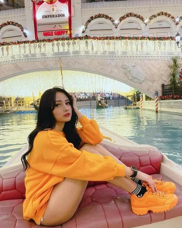 女dj笑容超甜,世界有名女dj现场