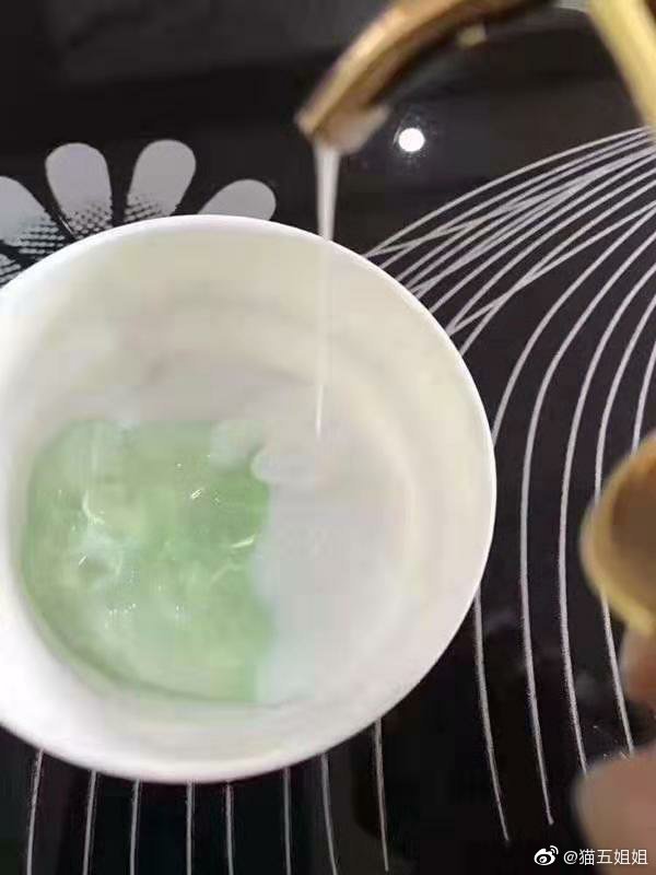后背的粉刺可以挤吗,胸背部粉刺怎么治疗