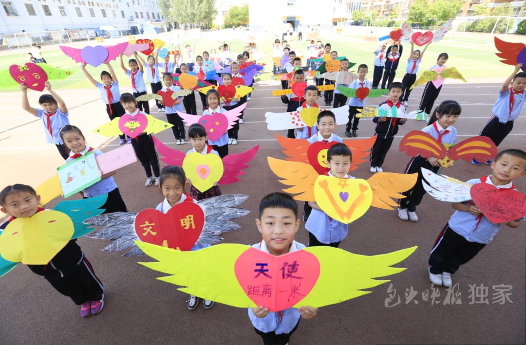 小孩上课搞笑视频笑喷了奶牛,小孩上课搞笑视频笑喷