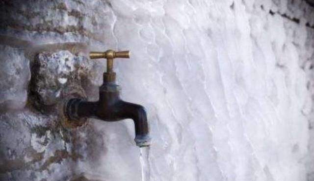 北方家里没有供暖水管会不会冻住,农村冬天水管冻住了怎么弄