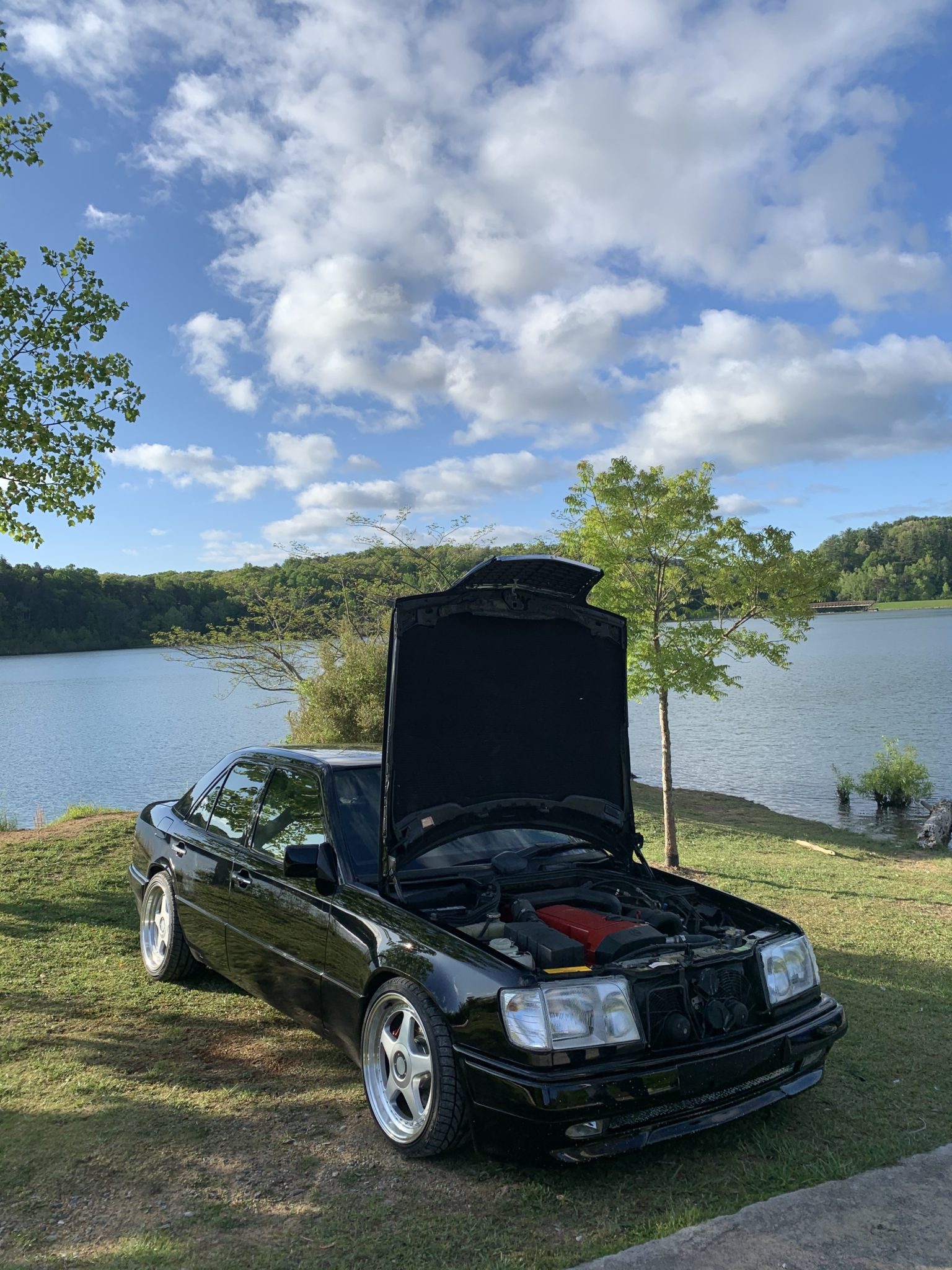 你信么？30年前的“小虎头”奔驰E级，至今还有人念念不忘