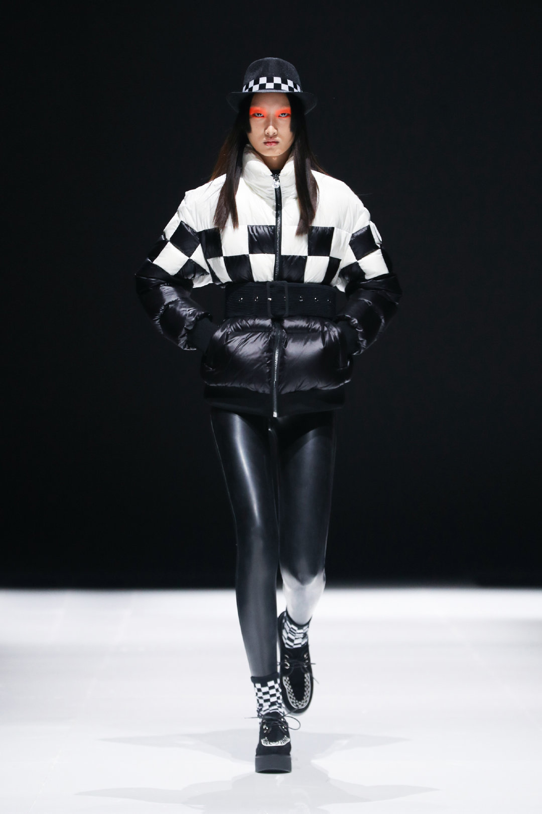 国牌开挂！高缇耶X波司登，万众瞩目联名大秀