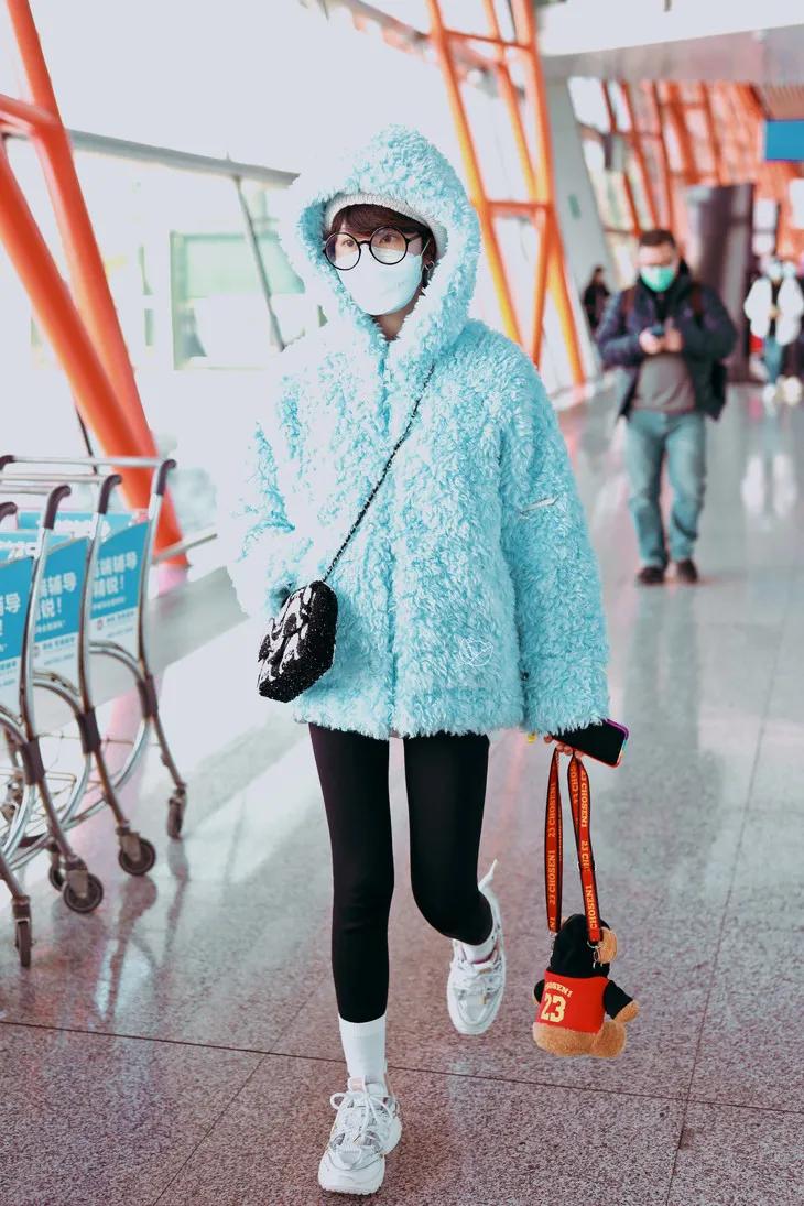 明星们脚上的球鞋，悄悄变贵了