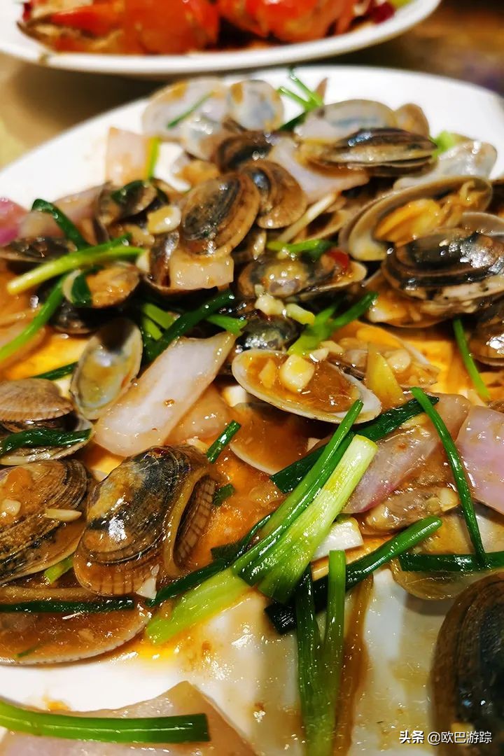 三亚维景度假酒店，占地100000多平米，位于天下第一湾的亚龙湾