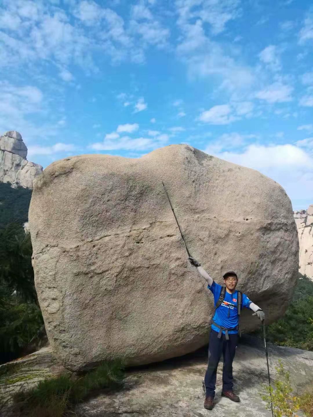 远征三晋凯旋还，飓风众人把酒欢