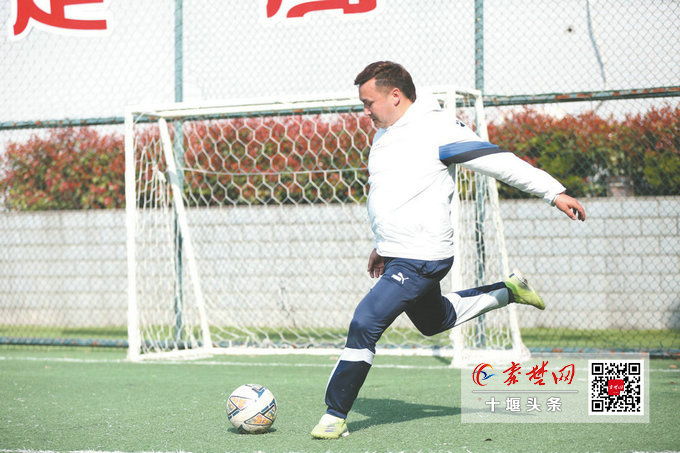 从烧烤师傅到足球教练，*疆新**小伙艾克：十堰圆了我的梦