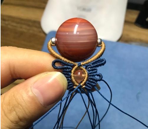 红玛瑙锁骨编绳教程,单颗玛瑙珠子如何编红绳