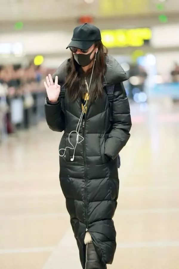 杨紫宋轶,宋轶羽绒服粉色