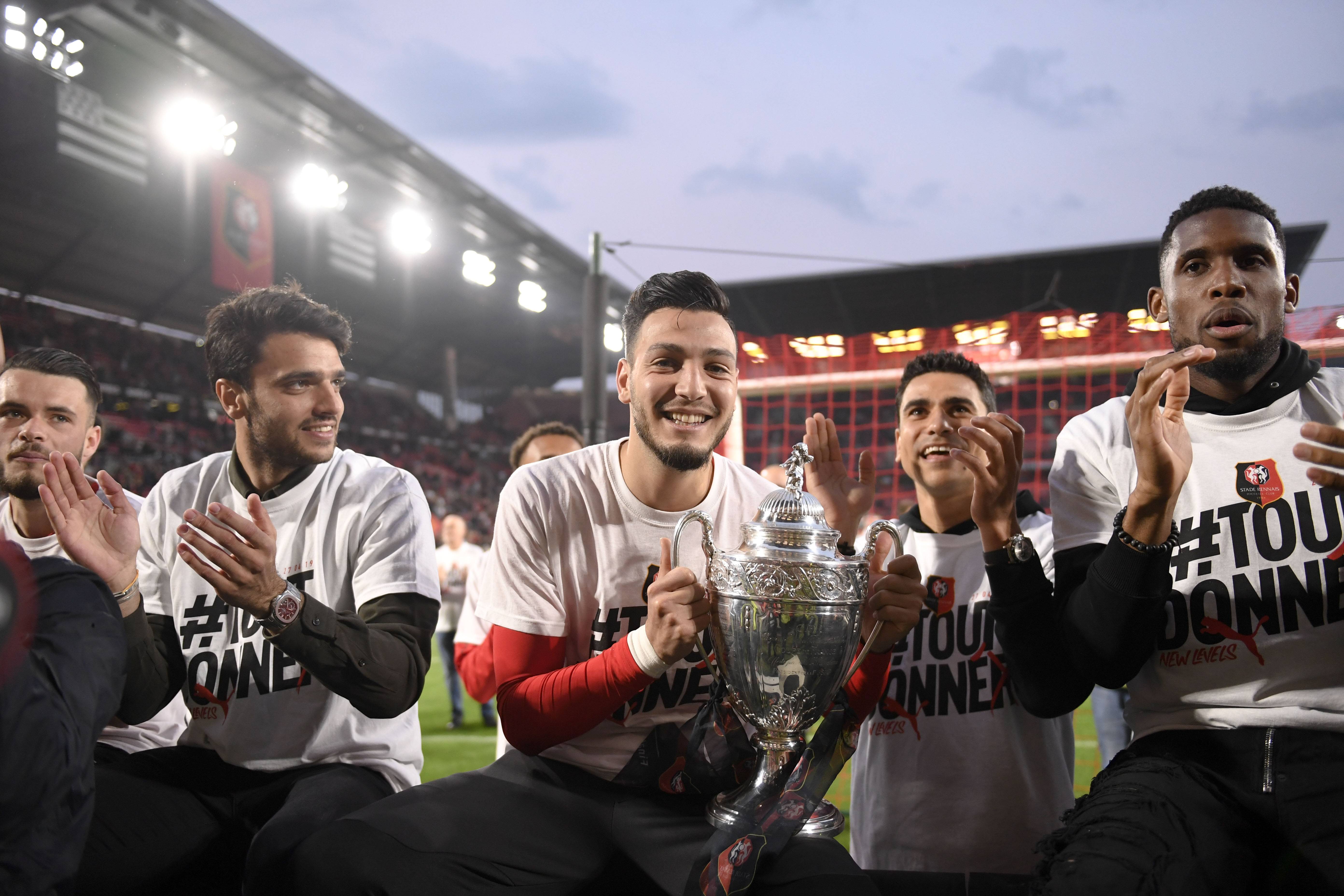 光着脚丫子踢足球,c罗上演梅开二度击溃拜仁