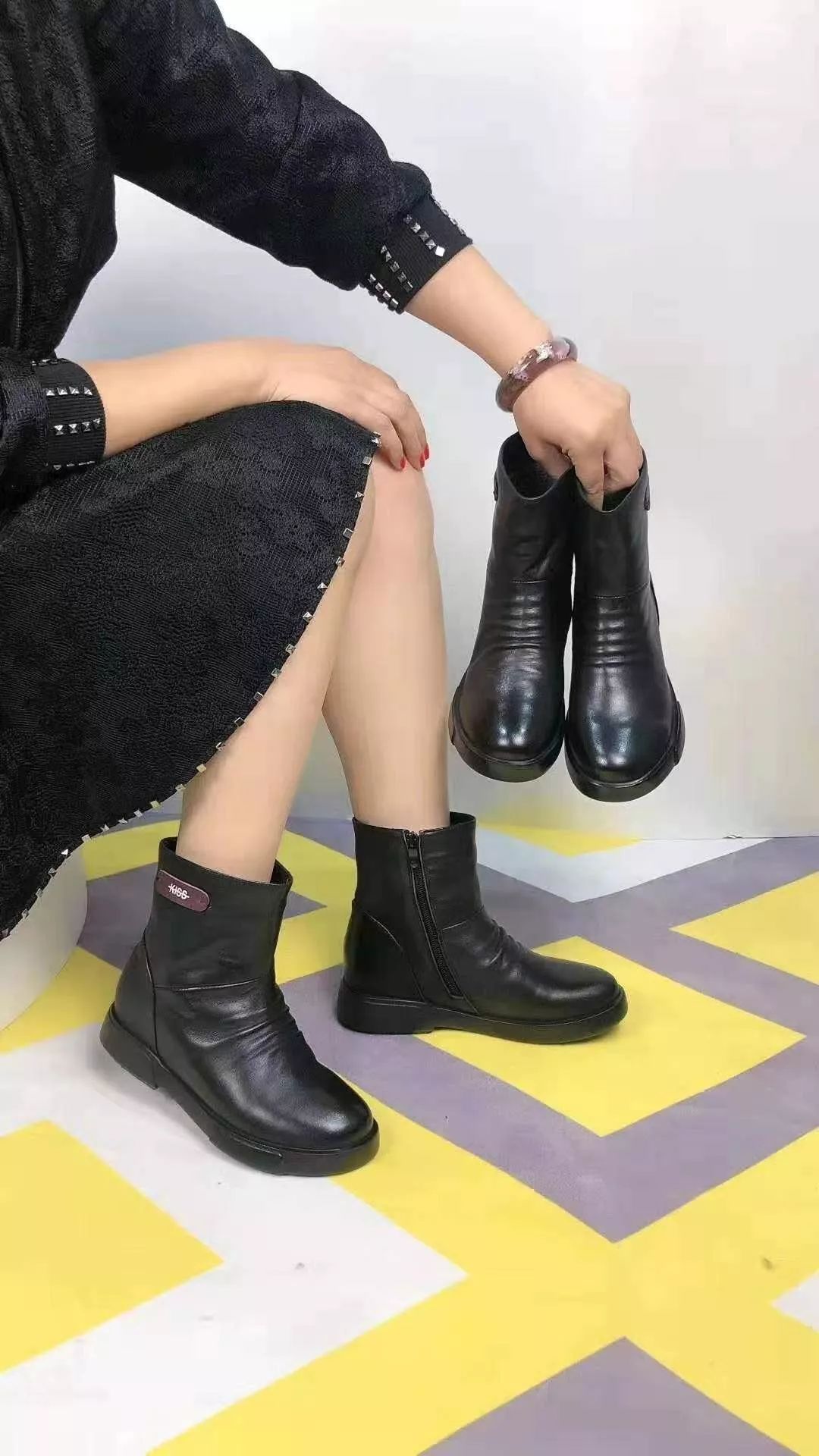 轰动全城，品牌羽绒服、品牌女鞋年终清仓，万条羊围巾免费送