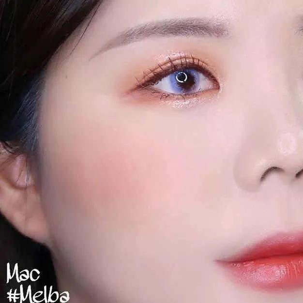 化妆台共多少钱,化妆台护肤品一堆