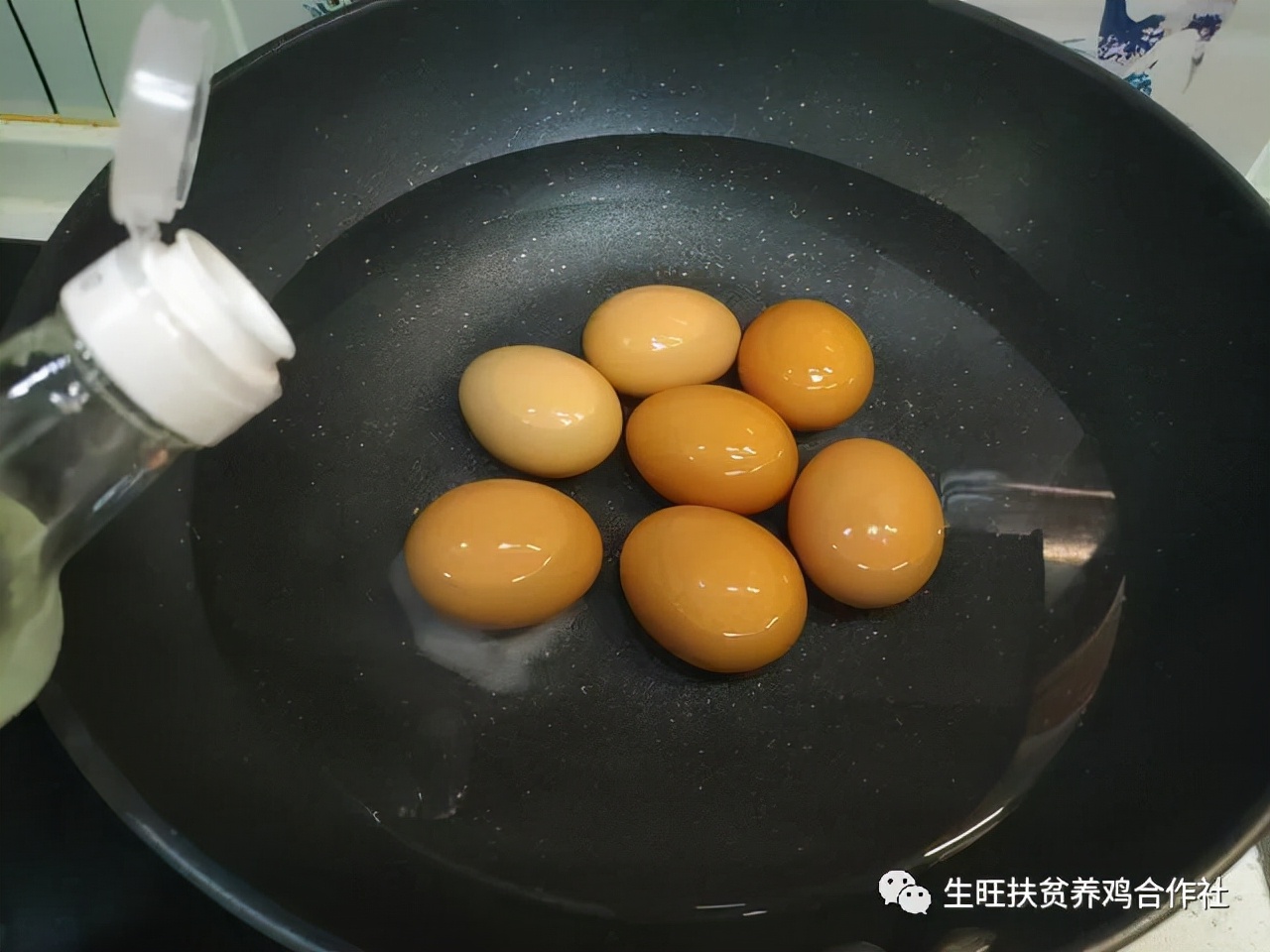 熟鸡蛋蛋黄外层发青是怎么回事,鸡蛋煮多久才是黄蛋黄