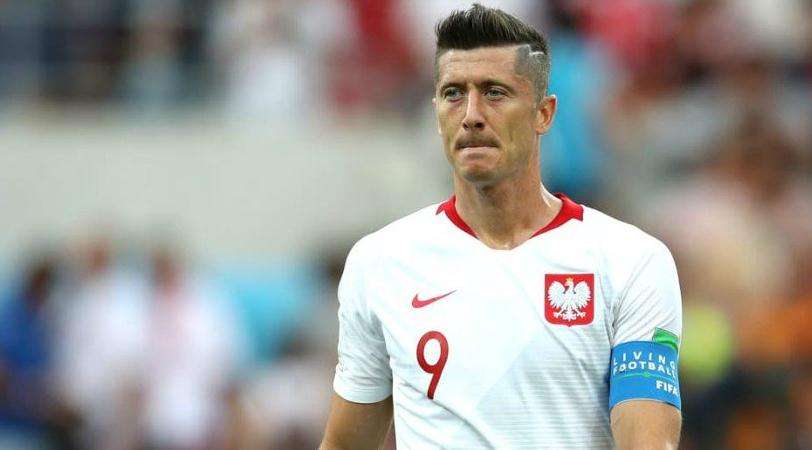 “欲追梅罗，先平莱万”，当今足坛第一中锋，锋线球员的模板