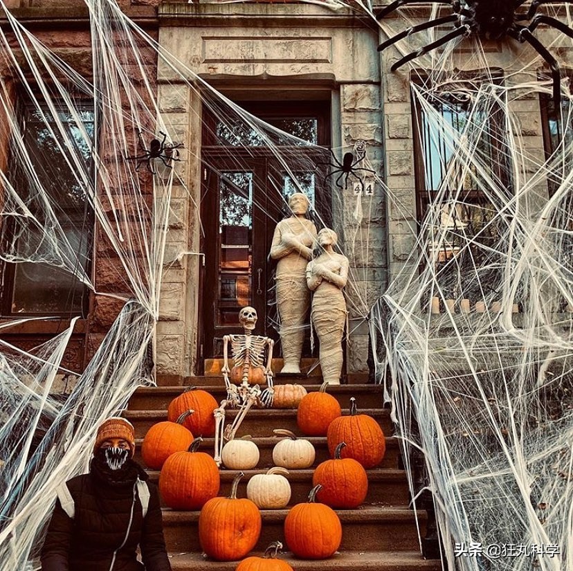 为过万圣节把房子改成鬼屋吓坏数千人，幸好我和这个老哥不是邻居
