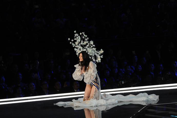 维密超模大长腿怎么练,维密超模身材与普通人对比