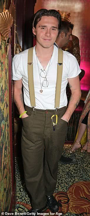 布鲁克林和哈娜分手反转：取关后又重新关注，还穿情侣装出席活动