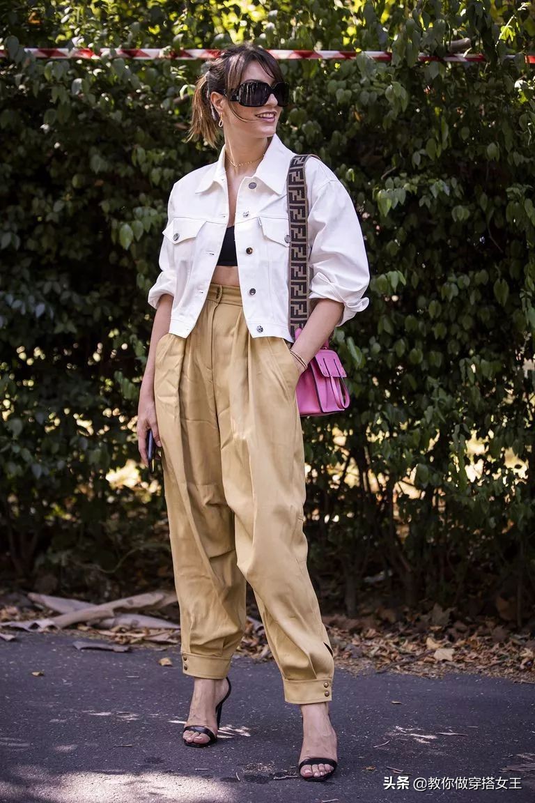 2020最潮搭配少不了这一条工装裤,初秋工装裤搭什么上衣