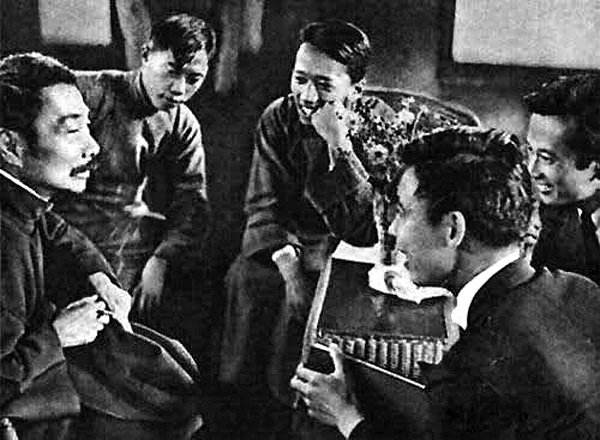 从讨论“铁屋子”，到死前谁都不宽恕，鲁迅究竟在纠结什么？