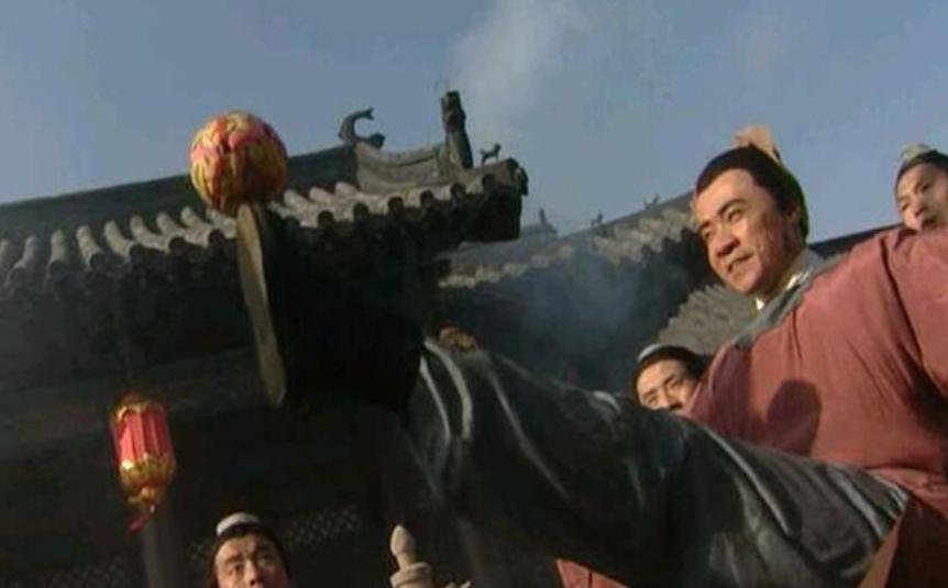 他本是苏轼书童，因擅长蹴鞠混入*场官**成为太尉！历史上是何结局？