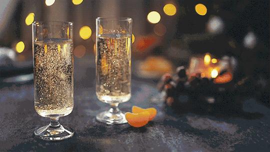 听说你快烦死了，喝杯起泡酒快乐一下？