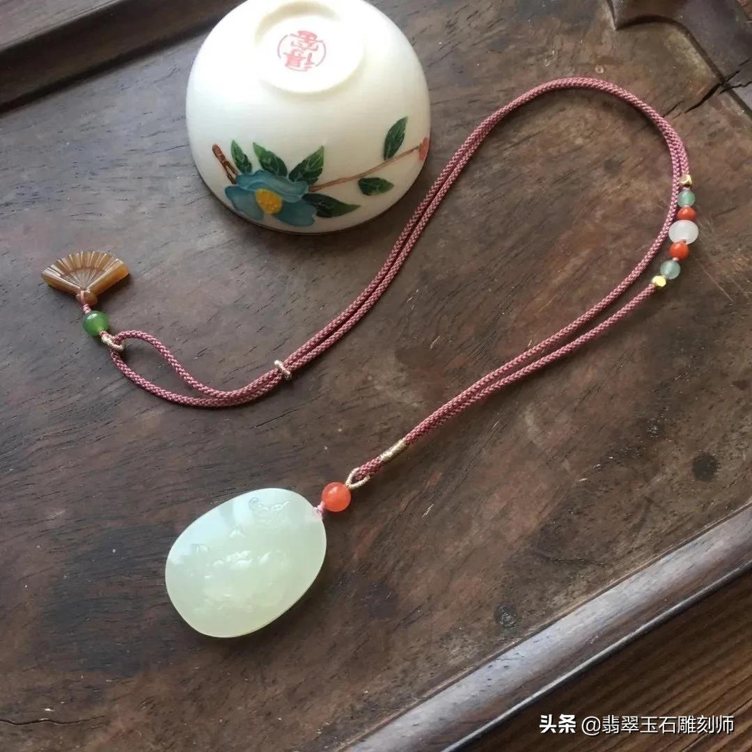 摆地摊卖翡翠手镯,地摊卖翡翠手镯