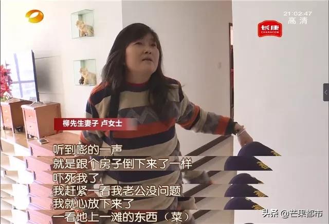 油烟机突然砸下来,油烟机掉落砸坏了燃气灶