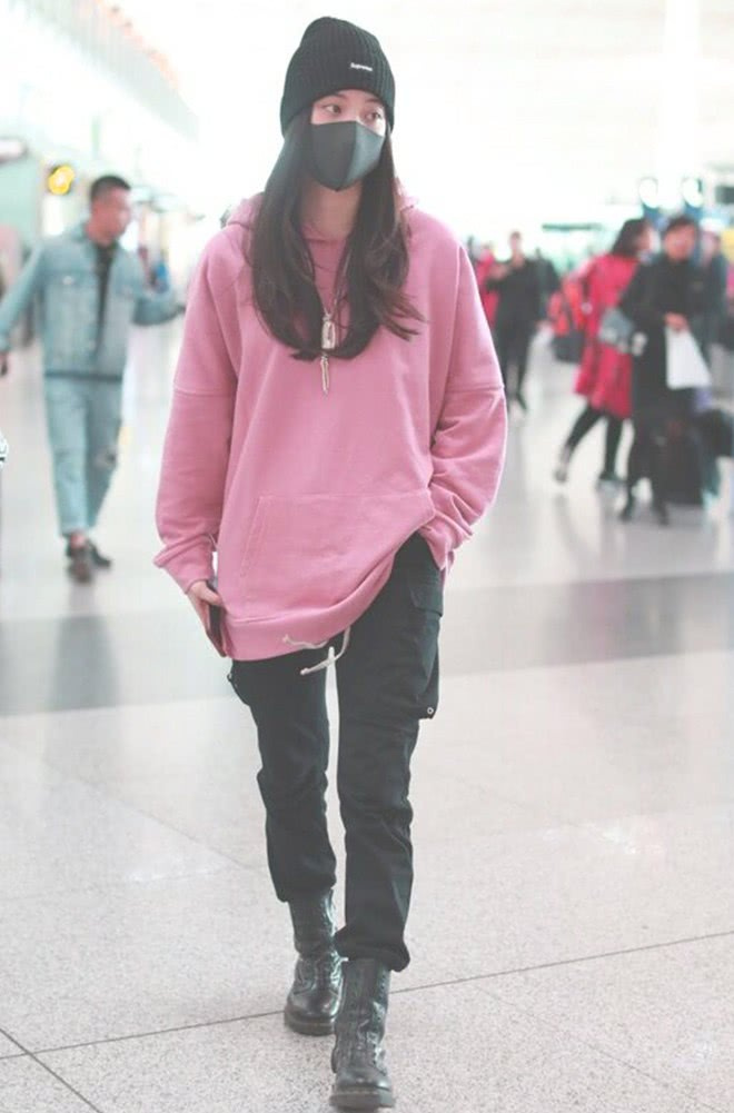 衣柜里总要有一条工装裤,衣柜里只有一条裤子