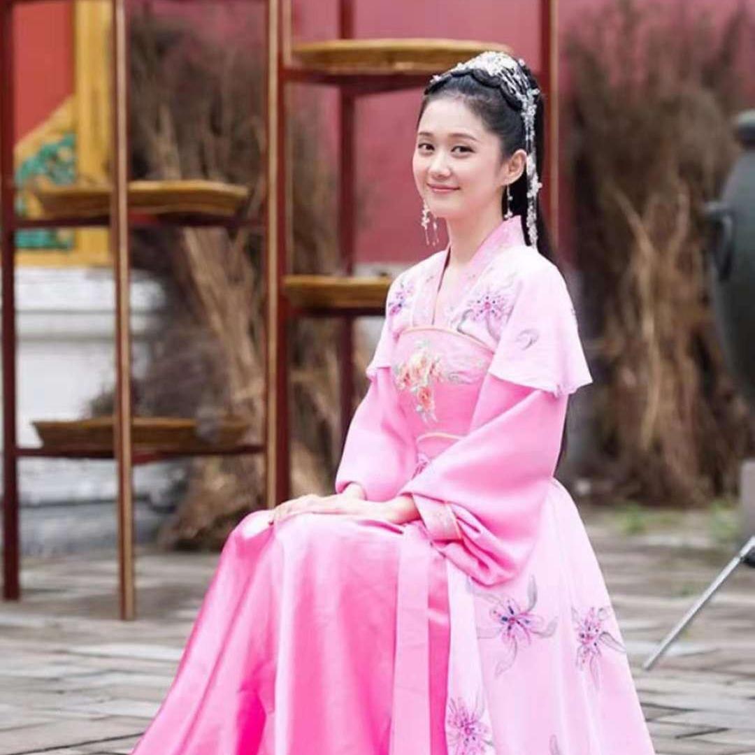 “刁蛮公主”张娜拉，献歌奥运，误谈圈钱被封杀，40岁想嫁中国