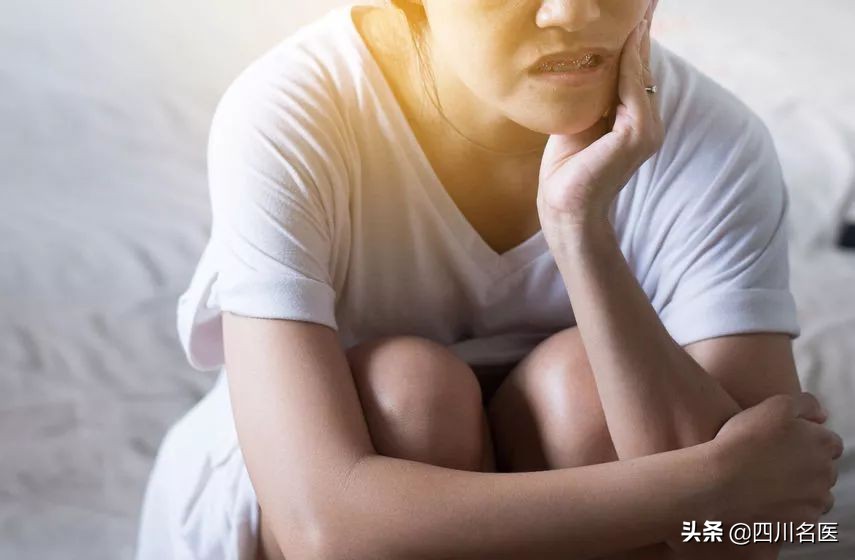 牙龈总有脏东西,牙龈根部特别脏