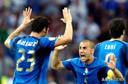 足坛凶恶的后卫,当今足坛攻击型中前卫排名