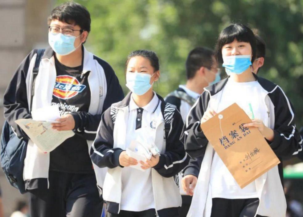 高考599分上985，无知父母却让退学，只因亲戚嘲笑是“野鸡大学”