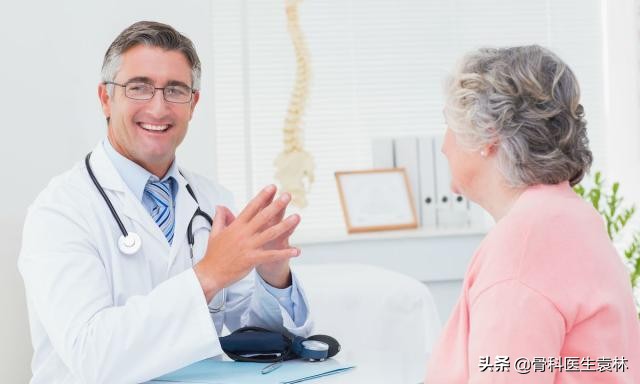 膝关节髌骨下面一弯曲就咔咔响,膝盖咔咔响就预示膝关节有问题吗