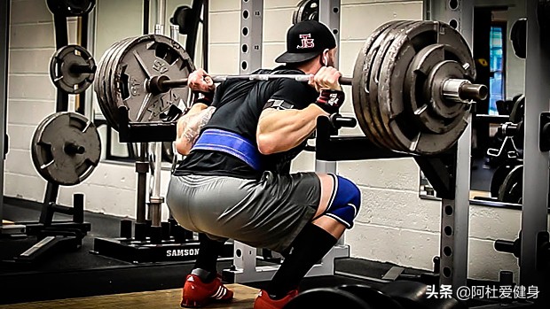 深蹲为什么要脚尖朝前,深蹲翘脚尖是什么原因