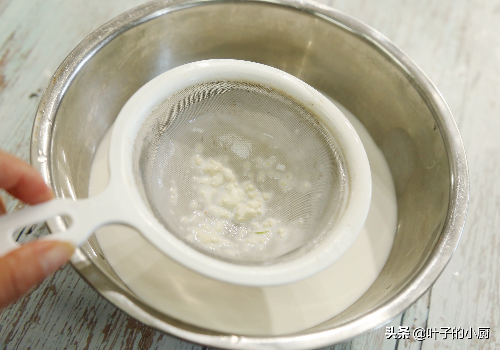 正宗凉皮做法超详细教程,正宗凉皮的做法与配方全过程