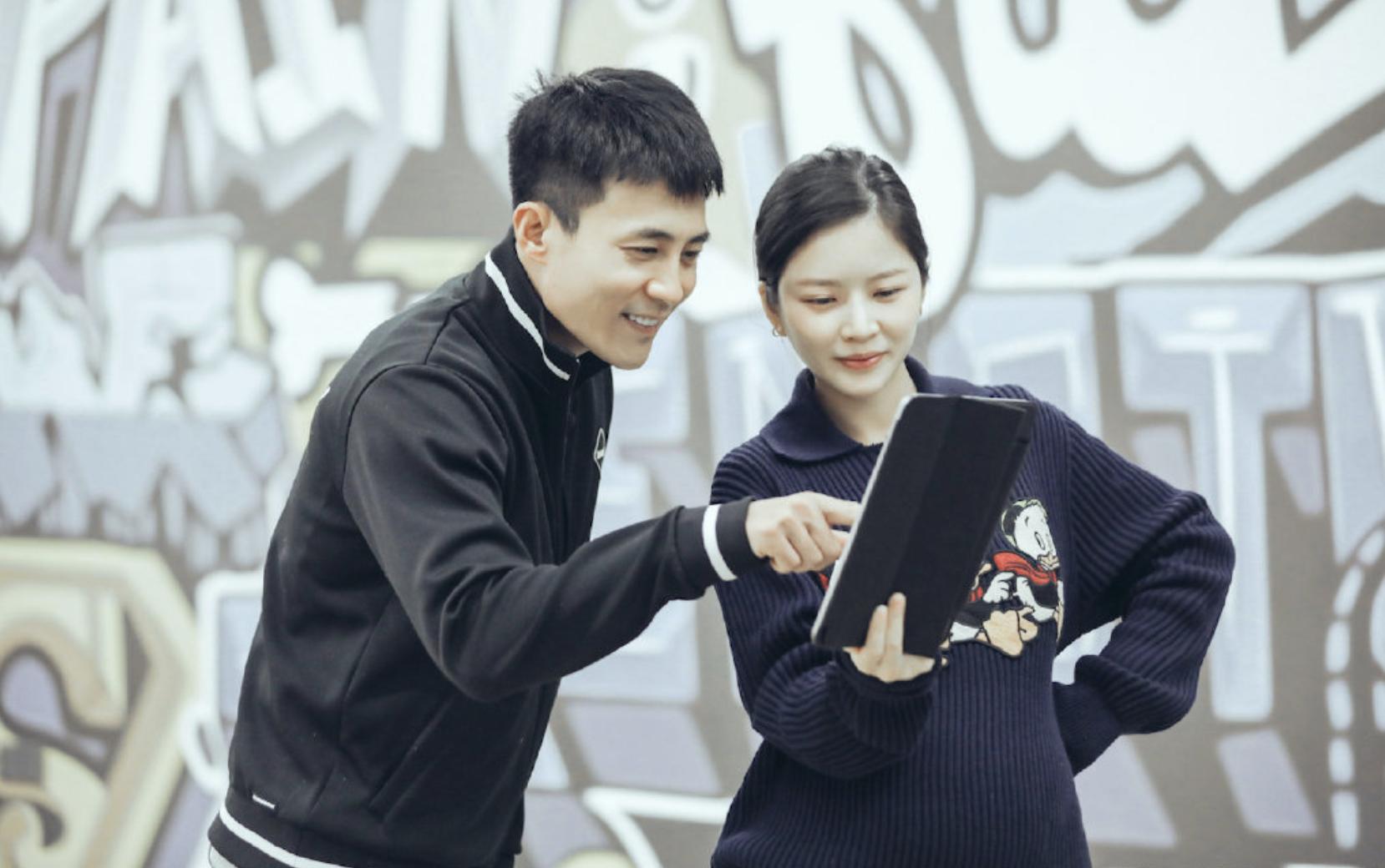 王灿孕晚期孕吐仍严重，清晨五点胃疼醒，杜淳为她做早餐秀幸福