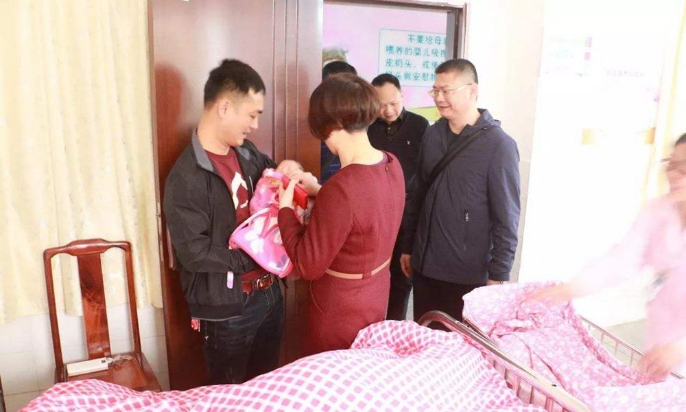 坐月子谁照顾月嫂,坐月子妈妈和婆婆谁好