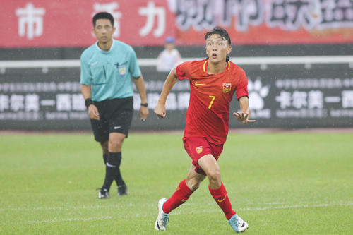 不甘付出无回报：万达俱乐部与青训球员的违约之争