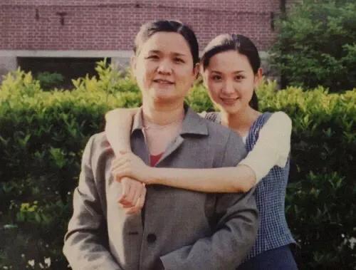 程莉莎老公比儿子重要,程莉莎和丈夫郭晓东甜蜜合影