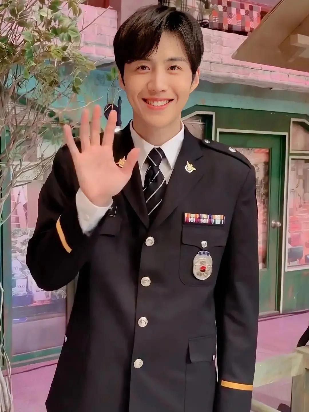 豆瓣9.5分口碑炸裂,豆瓣评分从8分暴跌到6.1分