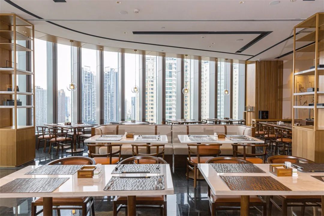 五一上海空中旋转餐厅自助餐,一家超有性价比的自助餐厅
