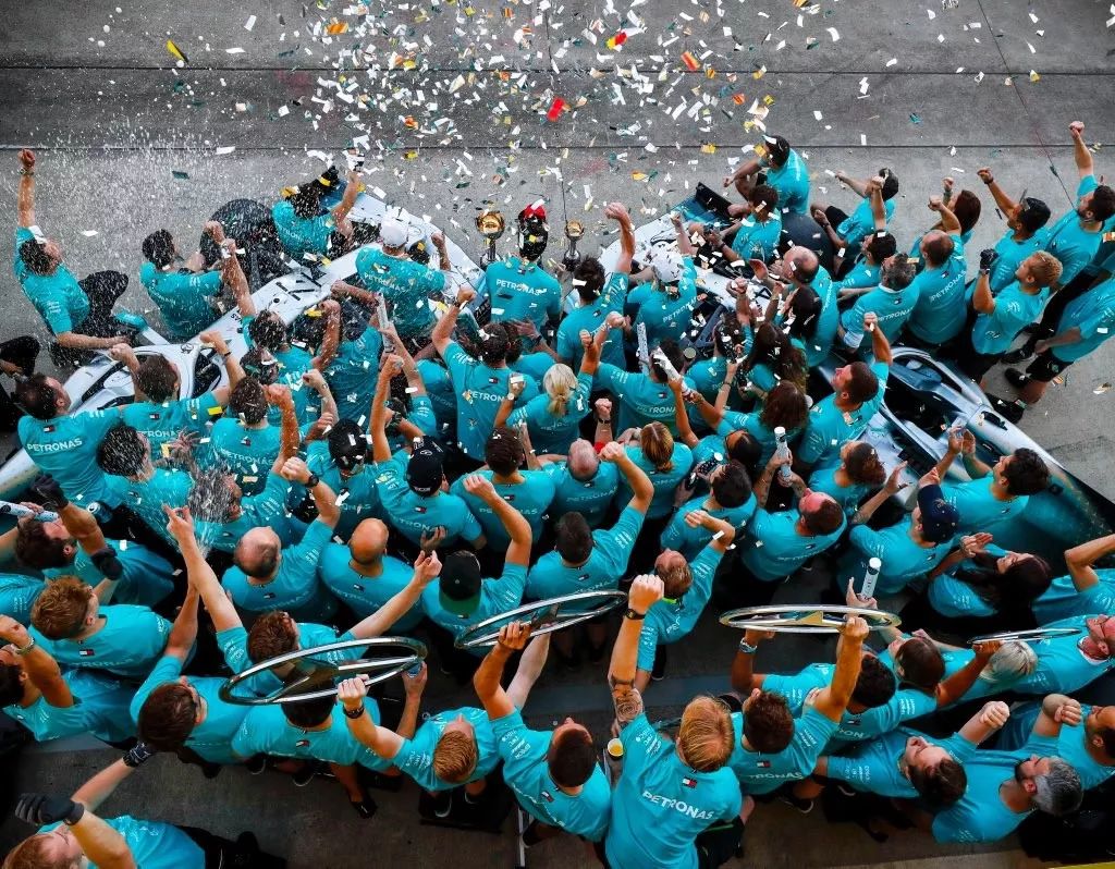 梅赛德斯强势表现,2020年梅赛德斯统治力