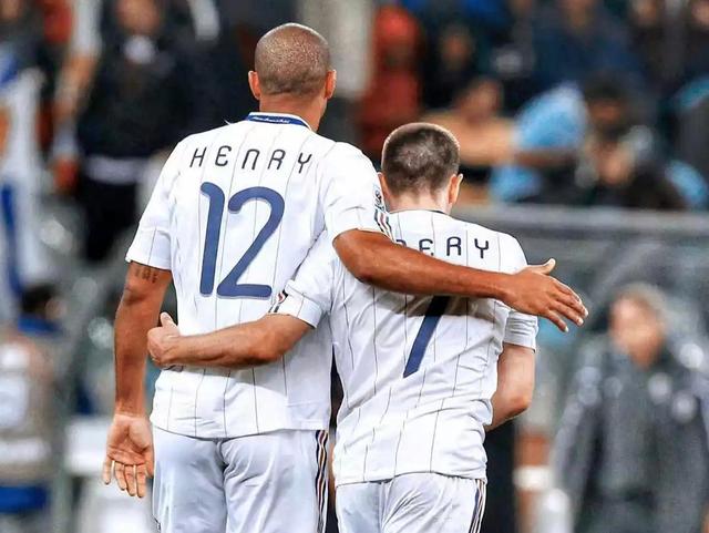 内马尔和梅西谁的技术更好,梅西球技好还是内马尔球技好