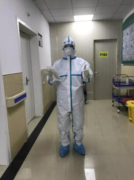 抗疫医生夫妻告别儿子,驰援武汉医生夫妻相遇