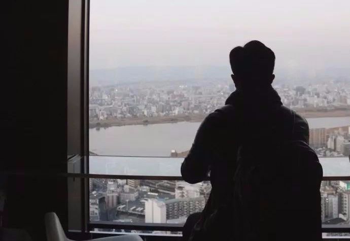 放弃一线城市年薪30万回老家,放弃30万年薪隐居深山