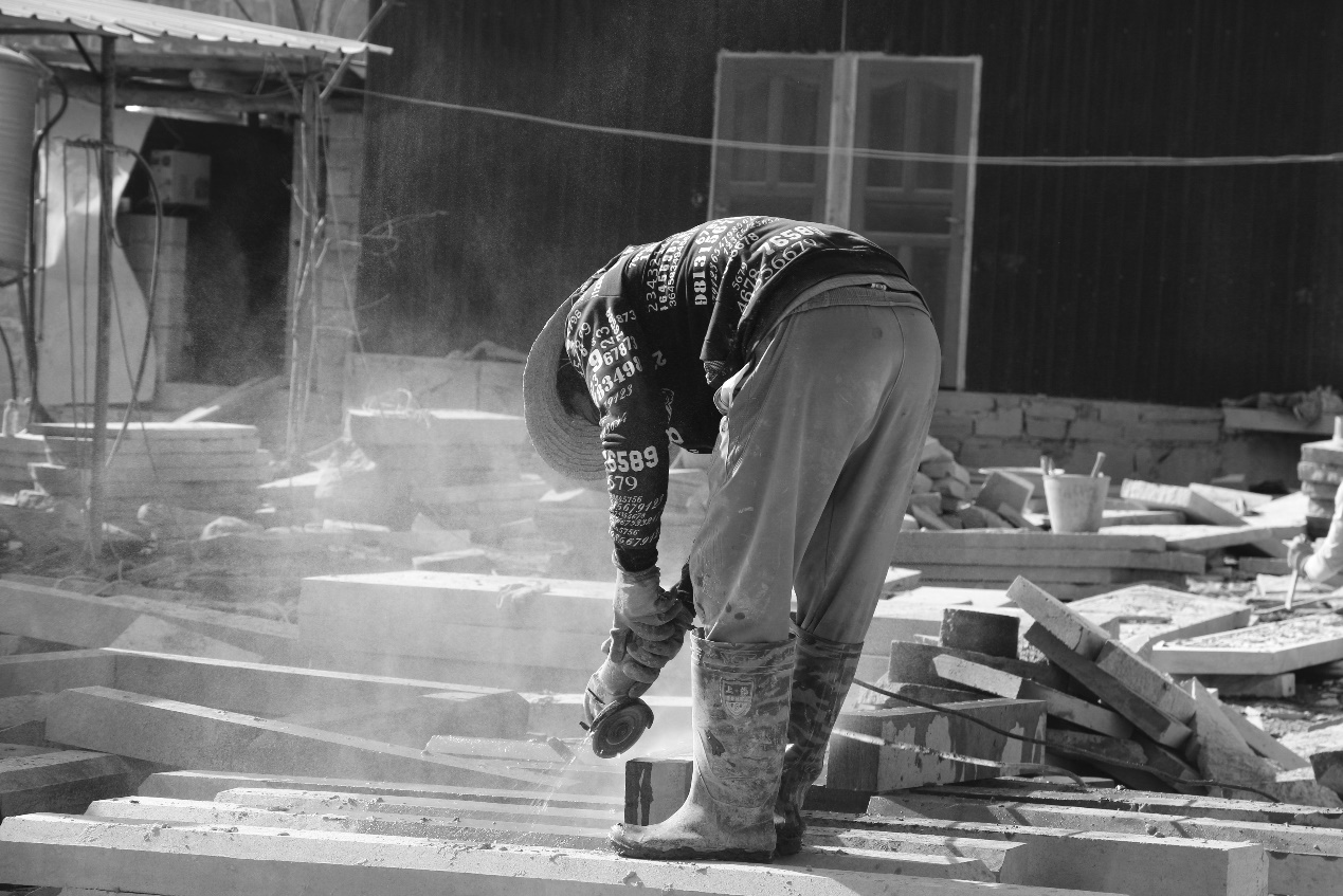 年年复年年：坟石工人的尘肺二十年